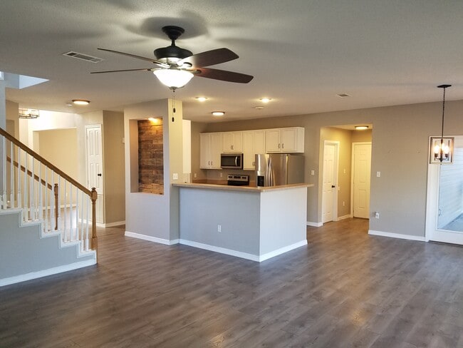 Building Photo - 852 Terrace Ct