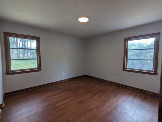 Building Photo - 165 E Toombs Ave