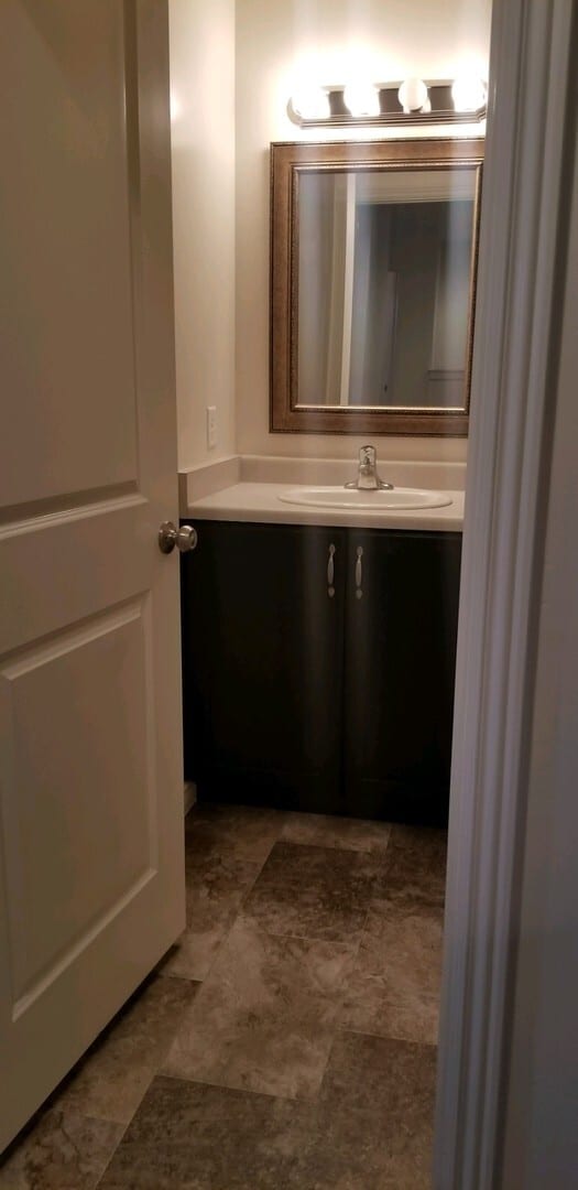 Building Photo - Town home in Little Valley Area. End Unit!!