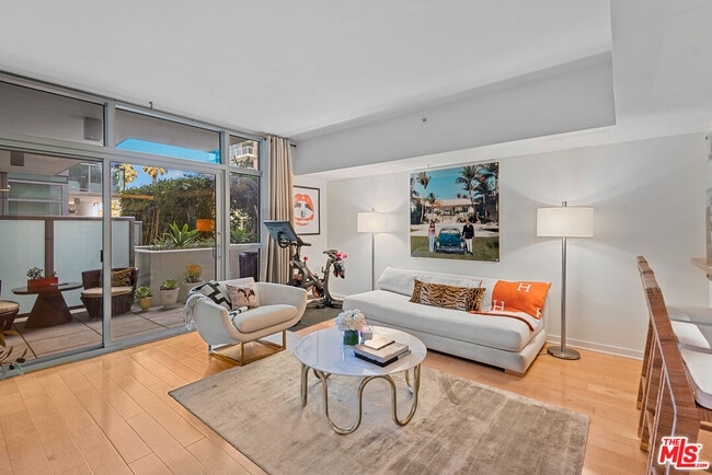 Building Photo - 13700 Marina Pointe Dr