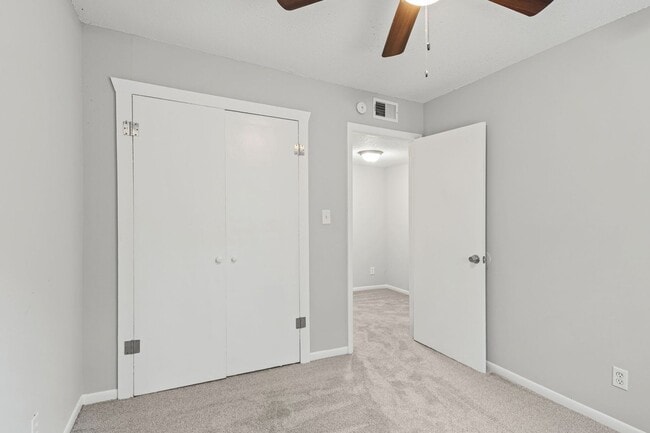 Building Photo - Summer Special! Spacious Updated 3BR Townhome + $250 Off First Month’s Rent