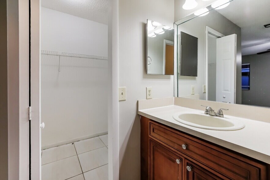 Building Photo - 1739 SW 138th Ave