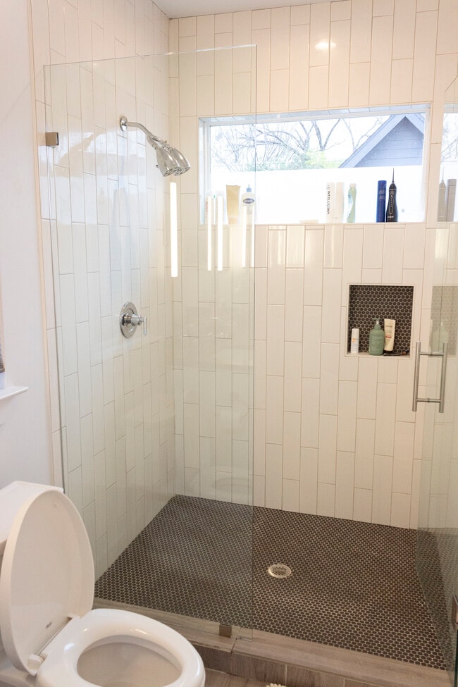 Building Photo - 1409 Singleton Ave