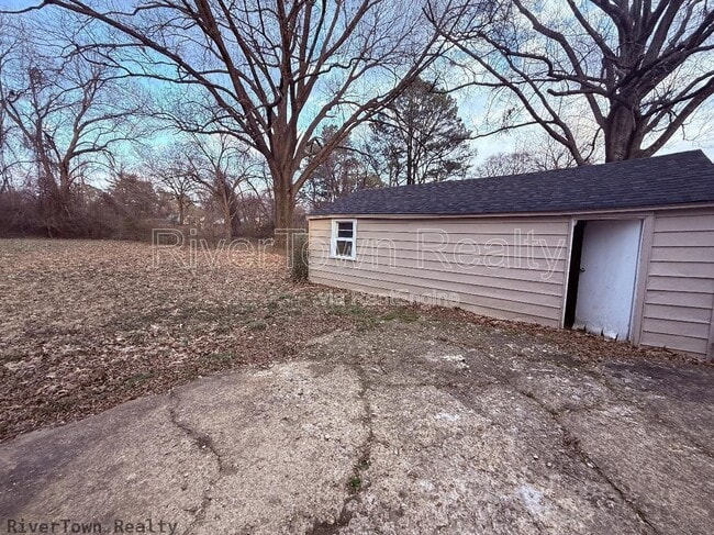 Building Photo - 1454 Delano Ave