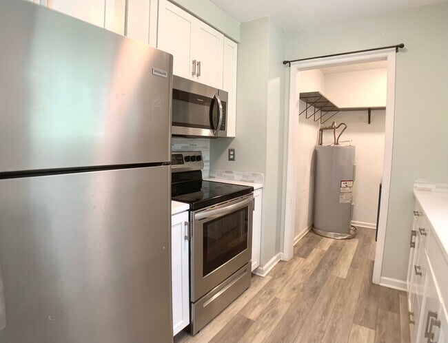Building Photo - 719 Spees Dr