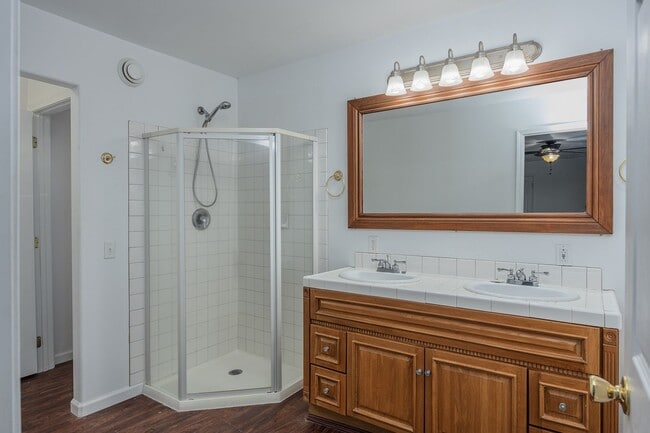 Building Photo - Spacious 5 Bedroom Home on 6 Acres – North Pole, Alaska