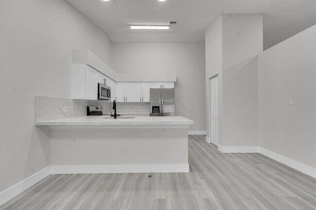 Building Photo - 13048 Meadowbreeze Dr