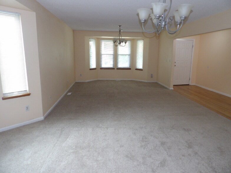 Building Photo - 3830 Gingham Way
