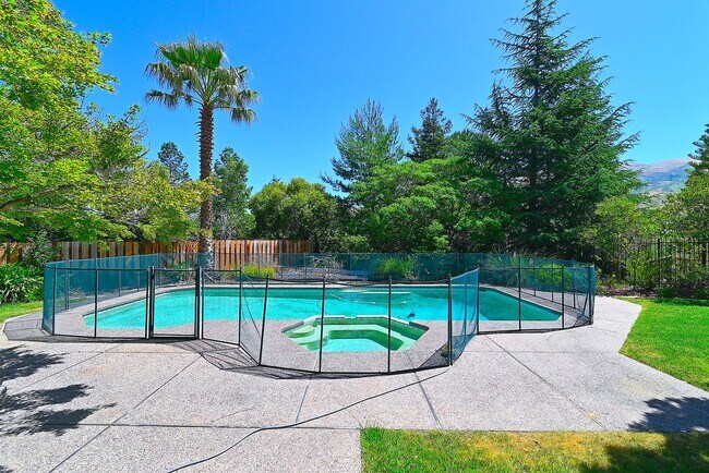 Building Photo - $5,900 - GORGEOUS 4 BEDROOM HOME IN MISSION SAN JOSE NEIGHBORHOOD