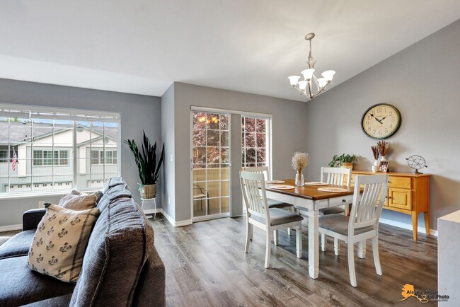 Building Photo - Stunning 3 Bedroom Home in East Anchorage with Garage