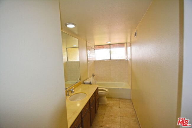 Building Photo - 7630 Delia Ave