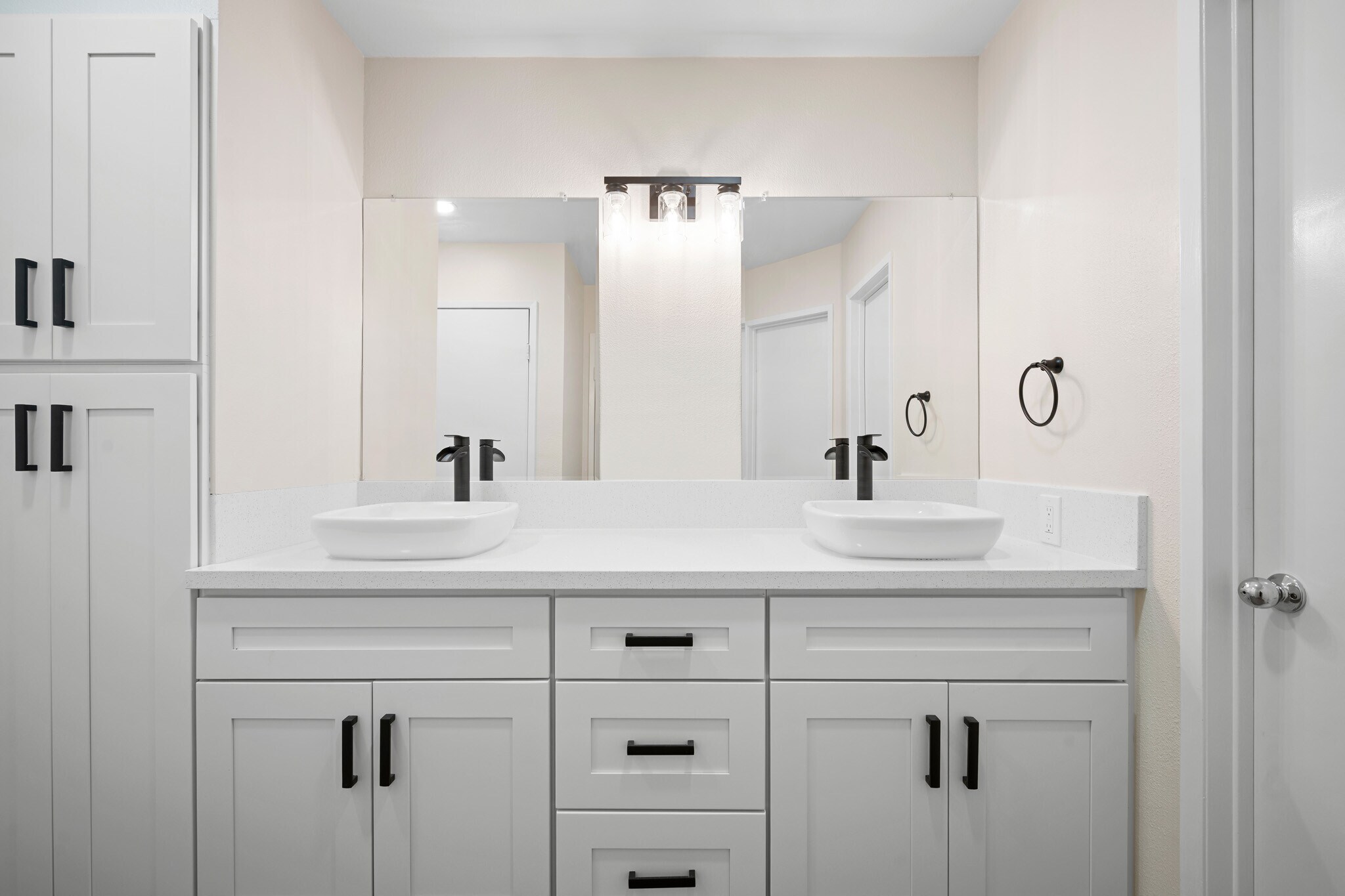 Building Photo - 23735 Del Monte Dr