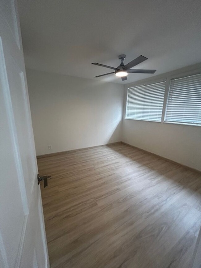 Building Photo - Available Now!  1 bedroom/ 1 bathroom/ 1 a...