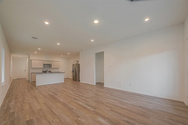 Building Photo - 5630 Avalon Woods Dr