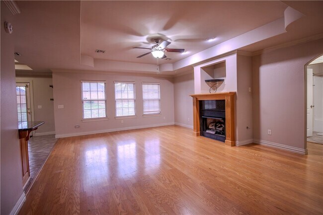 Building Photo - 202 Dawn Dr