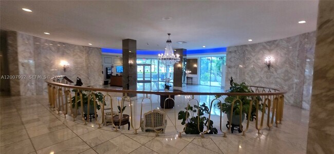 Building Photo - 5255 Collins Ave