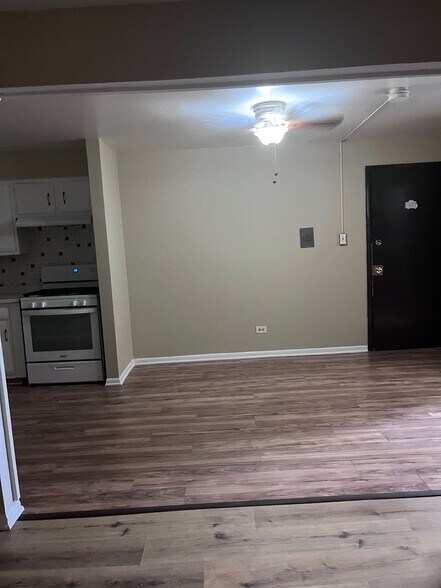 Building Photo - 9822 Nottingham Ave Ave