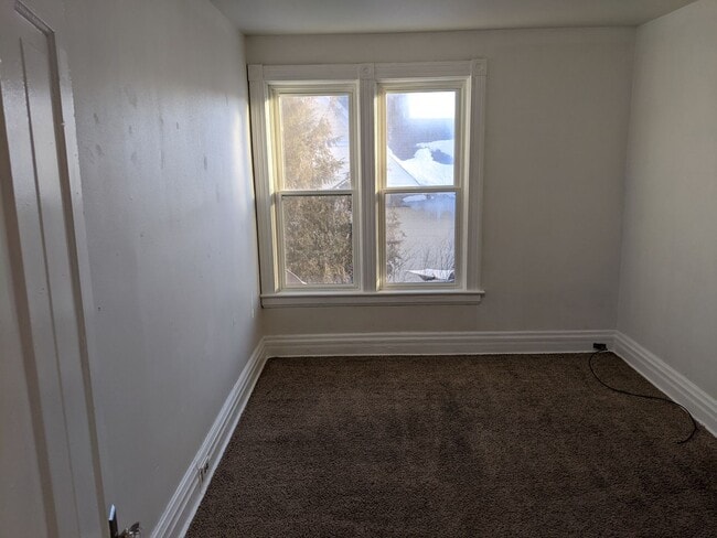 Building Photo - 5 bed 2 bath Single Family Home in Wausau