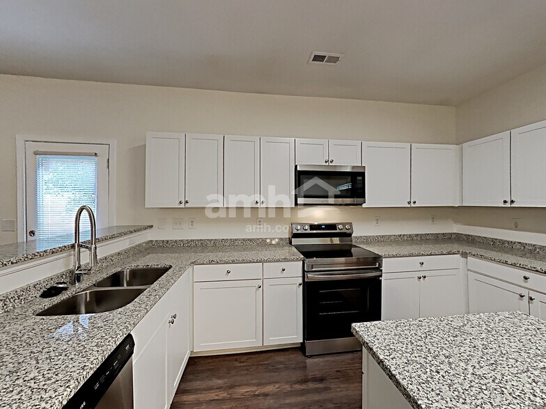 Building Photo - 10916 Slalom Hill Rd