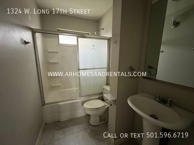 Building Photo - 1324 W Long 17th St