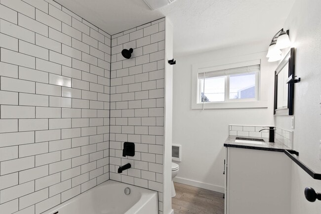Building Photo - 1027 S Beeman St