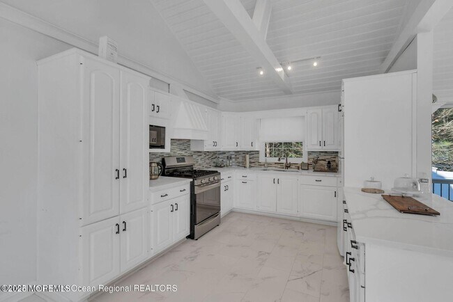 Building Photo - 373 W Park Ave