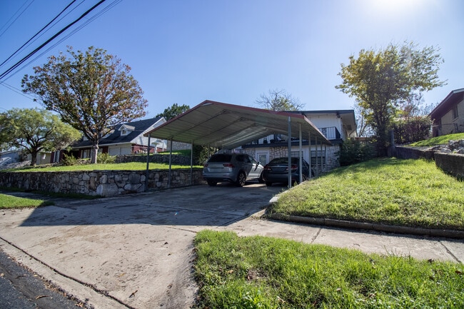 Building Photo - 614 Barchester Dr