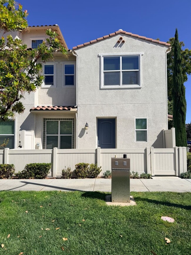 Building Photo - 1520 Santa Carolina Rd