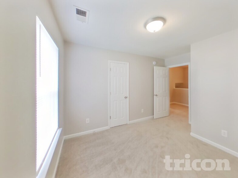 Building Photo - 123 Bruin Dr