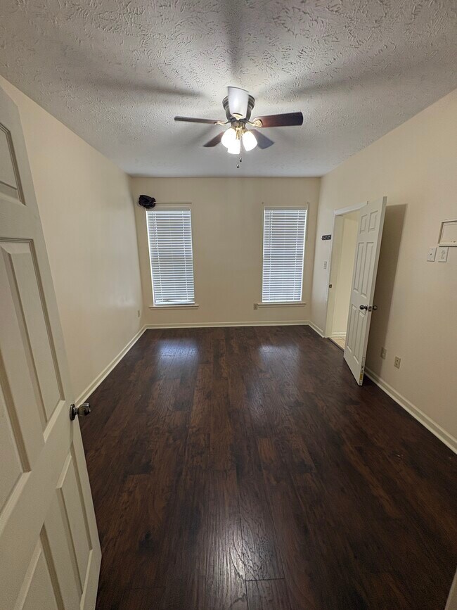 Building Photo - 2041 Station Ct