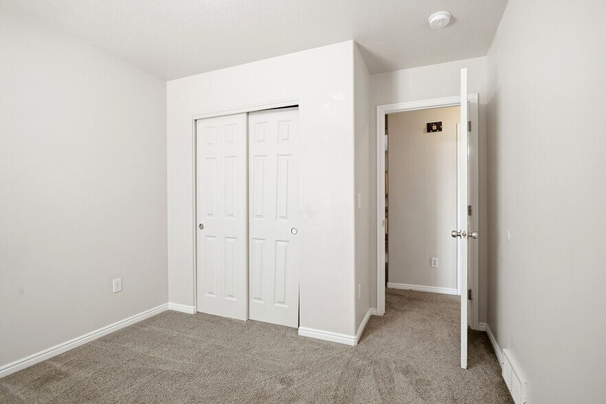 Building Photo - 7202 N Ute Dr