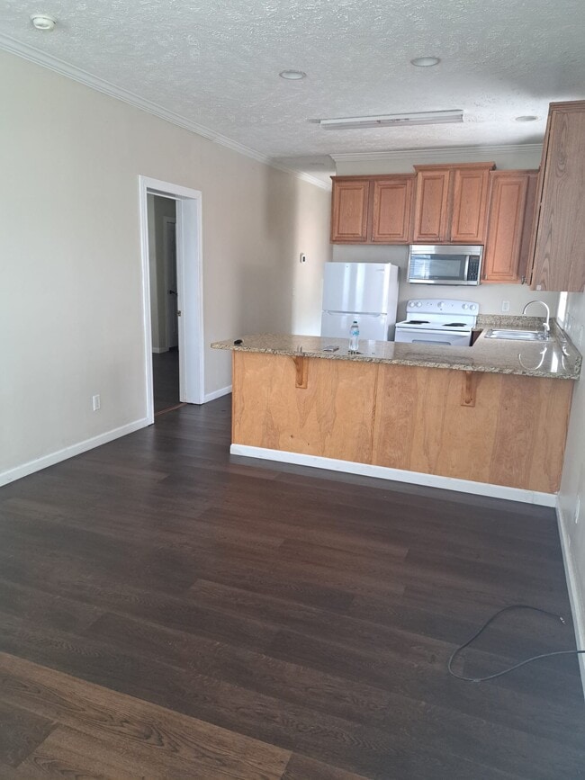 Building Photo - 2525 Esplanade St