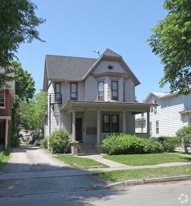Building Photo - 235 Meigs St