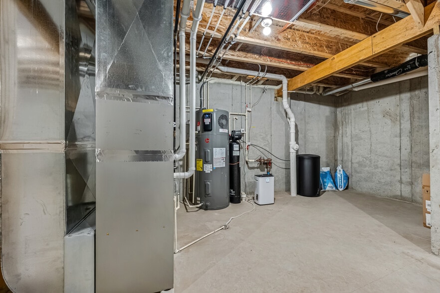 Building Photo - 1638 Happy Trails Rd