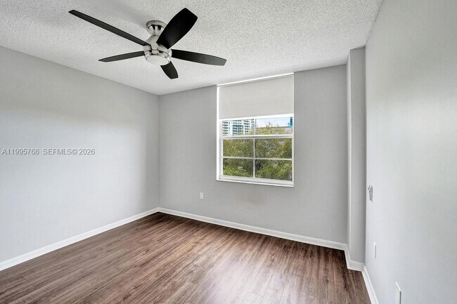 Building Photo - 520 SE 5 Ave