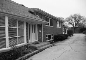 Building Photo - 814 South La Grange Road