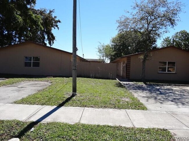 Building Photo - 2400 NW 21st St