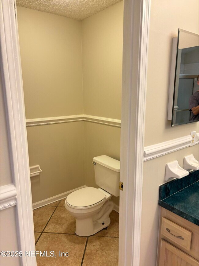 Building Photo - 8984 Bridgecreek Dr W