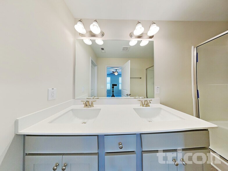 Building Photo - 116 Greenhouse St