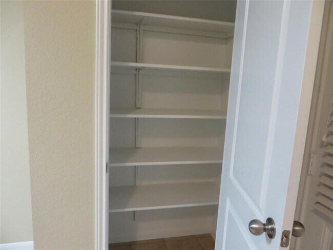 Building Photo - 505 Pinnacle Dr