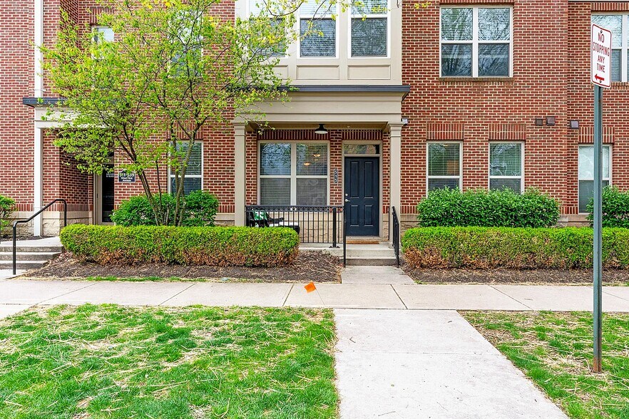 Front Door (Street entrance) - 515 W 1st Ave