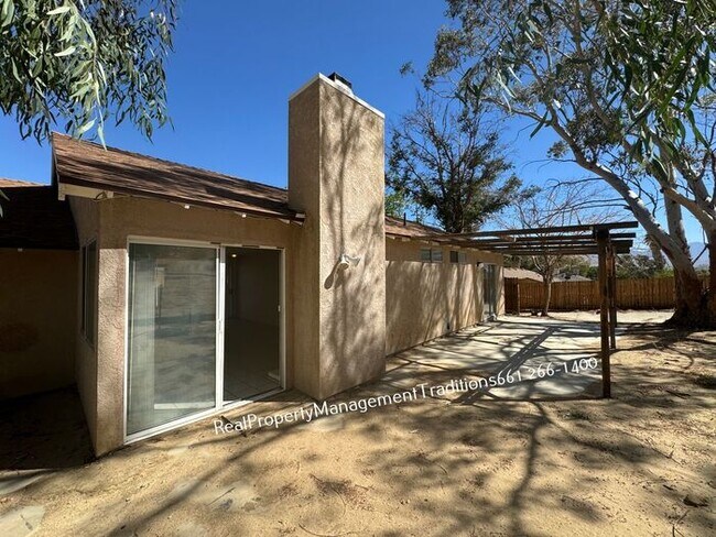 Building Photo - Charming 3 bed, 2 bath