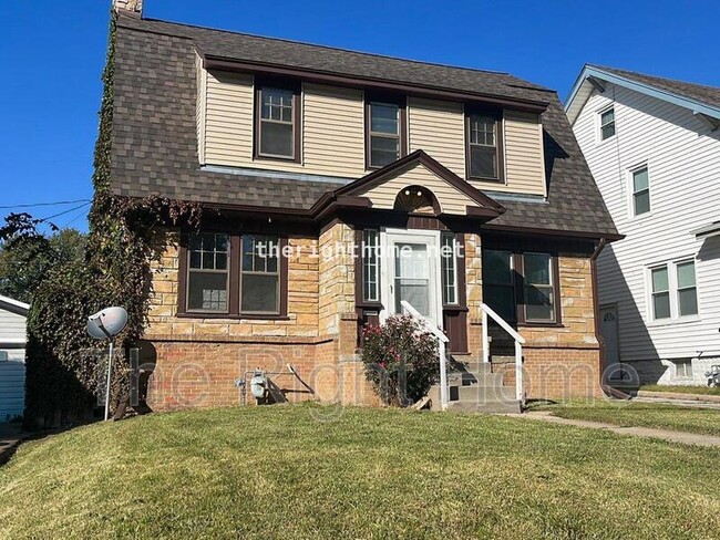 Building Photo - 2430 Redick Ave