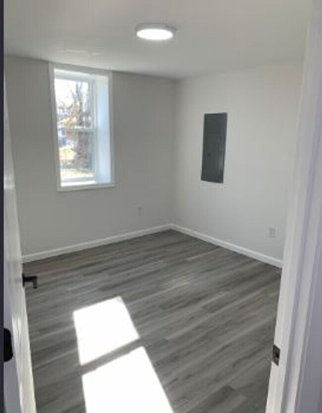 Building Photo - 1722 Foxborough Cir