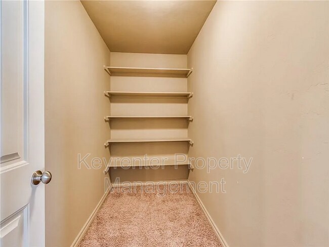 Building Photo - 16501 Moorgate Ln