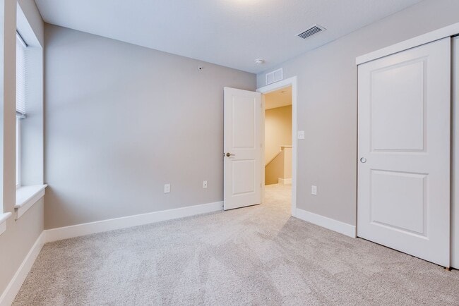 Building Photo - 3 Bedroom End Unit Townhouses in Franklin Regional School District