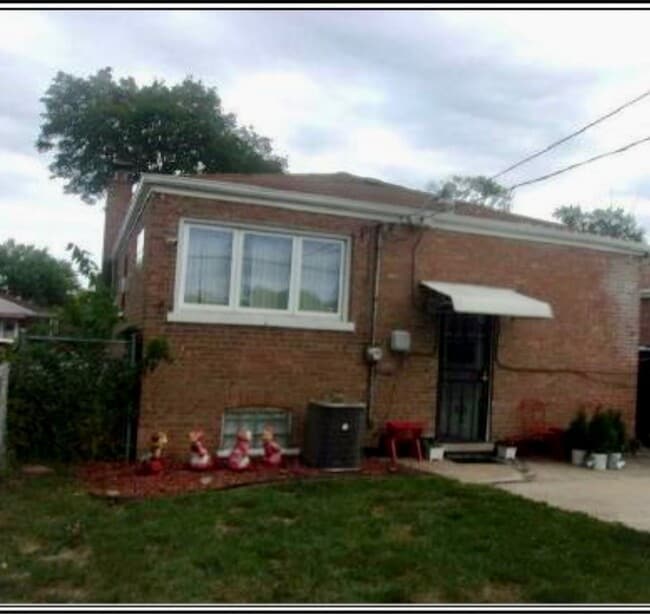 Building Photo - 13622 S School St