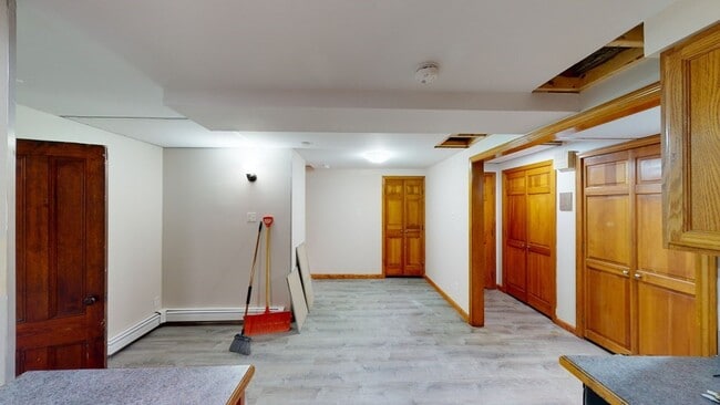 Building Photo - 1904 Beacon St