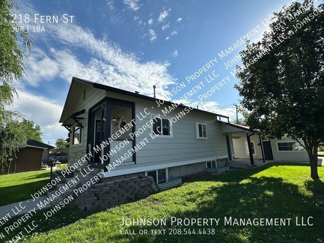Building Photo - 218 Fern St