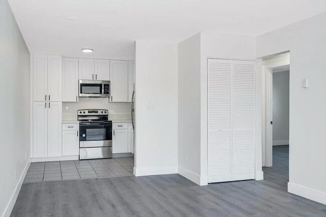 Building Photo - 1642 C Ave